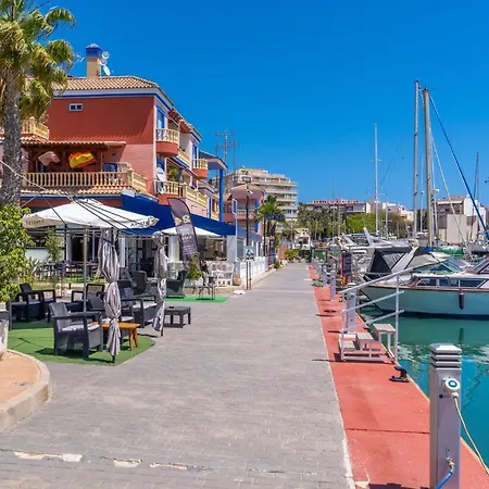 Lovely In With Harbor View Апартаменты